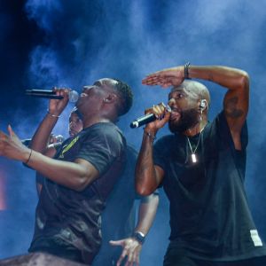 Thiaguinho agitou o público após estreia do Brasil na Copa do Catar