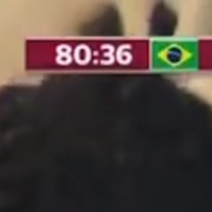Neymar saiu do jogo do Brasil chorando