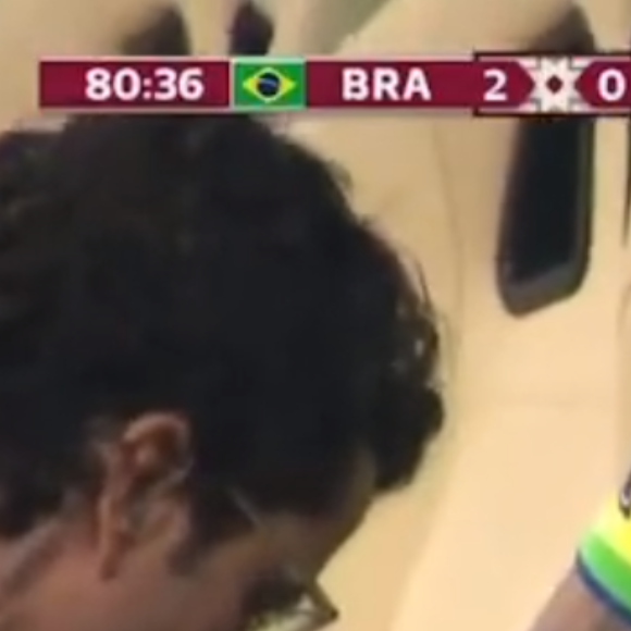 Neymar saiu do jogo do Brasil chorando