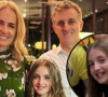 Filha de Angélica e Luciano Huck, Eva roubou a cena em uma comemoração da Copa do Mundo com os pais e amigos famosos