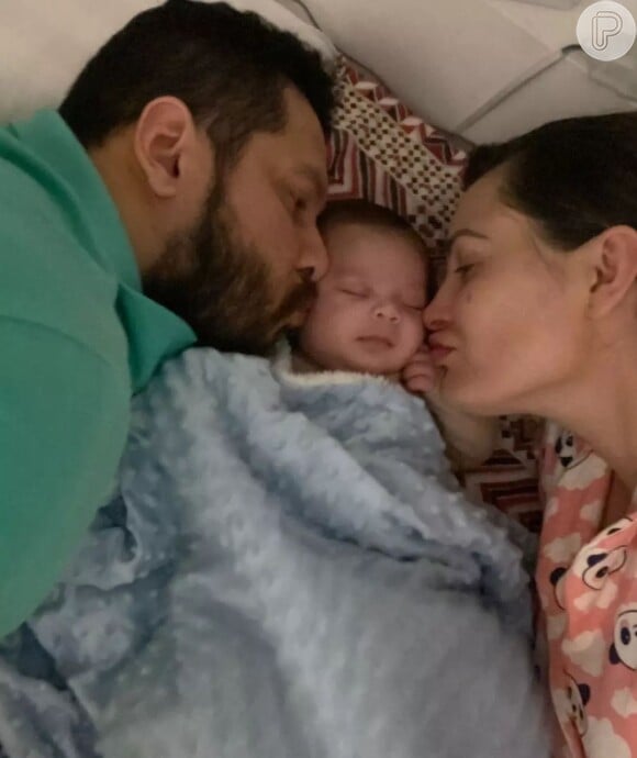 Andressa Urach e Thiago Lopes são pais de Leon, de 9 meses