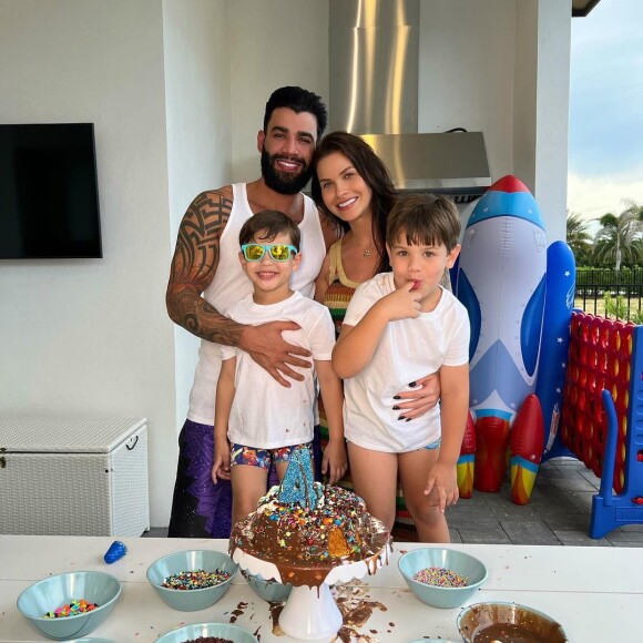 Gusttavo Lima negou venda da mansão que vive com a família