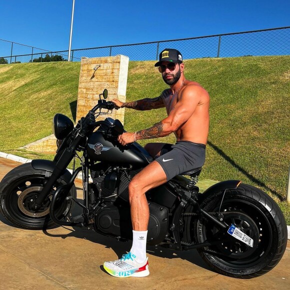 Web comemorou suposta saída de Gusttavo Lima do país