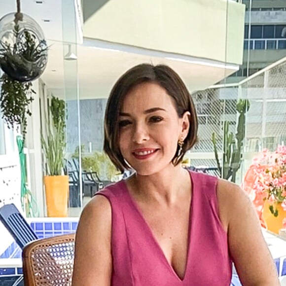 Clara (Regiane Alves) dedica seu tempo a perfis de fofoca na web e a fazer dietas sem comprovação na novela das sete 'Vai na Fé', que estreia em janeiro de 2023
