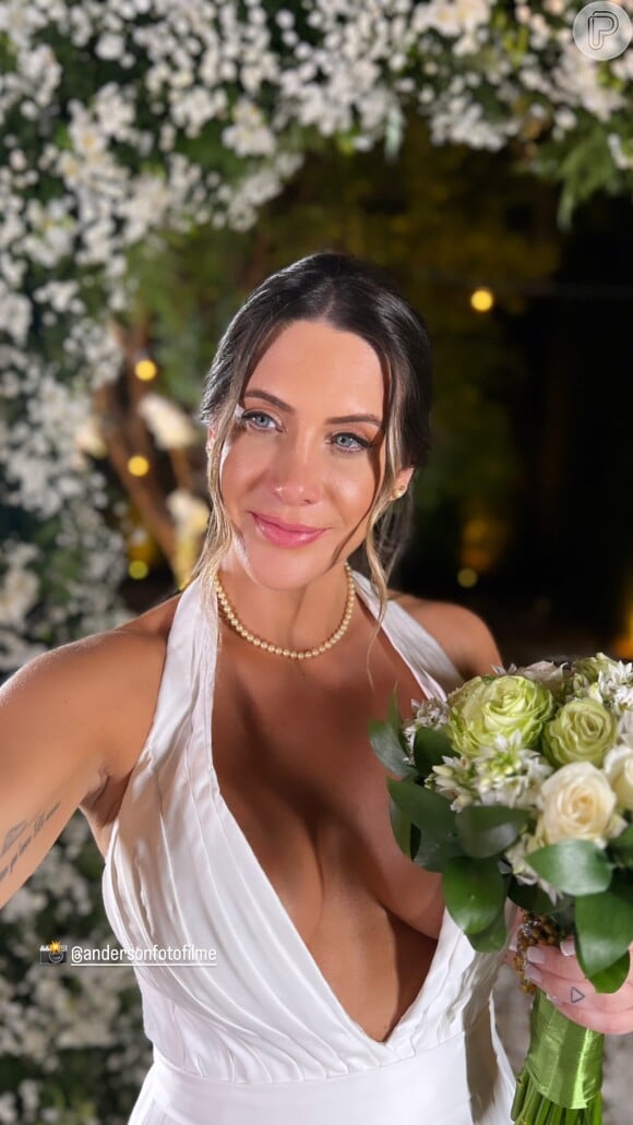 Look de noiva de Bruna Matuti, mulher de Thiago Oliveira teve vestido clássico com decote profundo