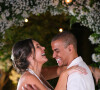 Look de casamento de Thiago Oliveira e Bruna Matuti: os noivos usaram branco na cerimônia
