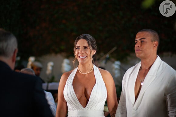 O casamento de Thiago Oliveira e Bruna Matuti foi realizado no domingo (04) em clima familiar