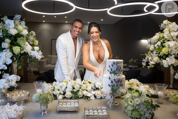 Thiago Oliveira e Bruna Matuti escolheram se casar em casa: a união foi no formato mini-wedding