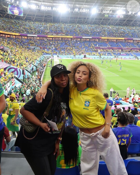 Julia Rodrigues assistiu o jogo Brasil x Coreia com a família de Vini Jr.