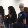 Fátima Bernardes e William Bonner são clicados no aeroporto Santos Dumont, no Rio de Janeiro, com seus trigêmeos, Laura, Beatriz e Vinícius. O adolescente  apareceu com o cabelo descolorido, em 27 de março de 2013