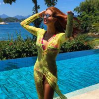 Marina Ruy Barbosa curte dia de piscina com look estiloso: 'Que desaforo'