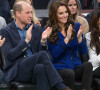 O casaco azul usado por Kate Middleton em jogo do Celtics é da Chanel