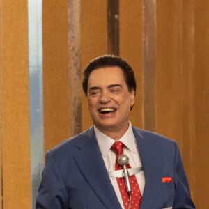 Série 'O Rei da TV' mostra Silvio Santos perdendo a voz, o que não aconteceu: apresentador ficou seriamente rouco