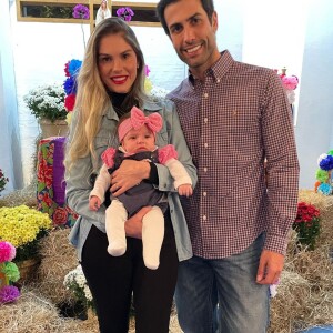 Bárbara Evans e Gustavo Theodoro são pais de Ayla, de oito meses