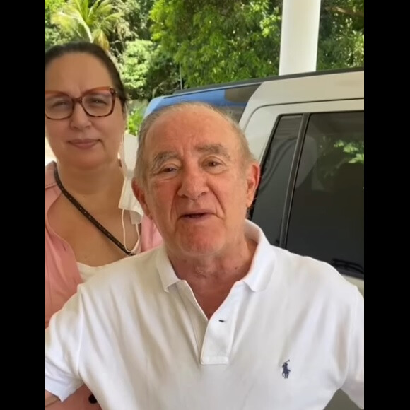Filha de Renato Aragão gravou o pai chegando em casa após receber alta de hospital
