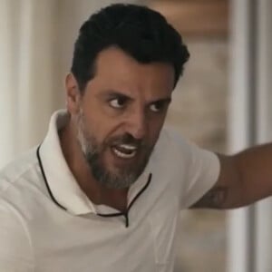 Moretti (Rodrigo Lombardi) avança em Leonor (Vanessa Giácomo) na novela 'Travessia'