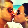 Débora Nascimento começa 2015 aos beijos com José Loreto: 'Amante guerreiro'