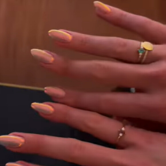 Sunset nails com tom alaranjados foram usadas por Bruna Marquezine anteriormente