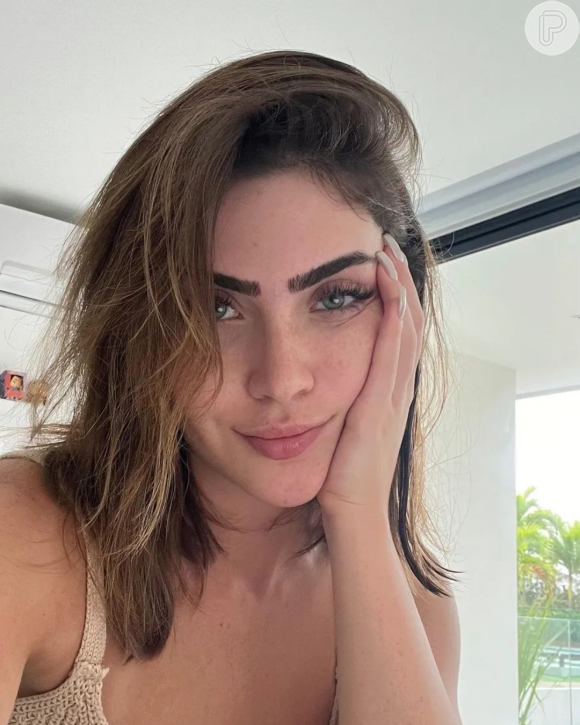 Foto de Jade Picon com quase nenhuma maquiagem chamou atenção até da atriz Marina Ruy Barbosa