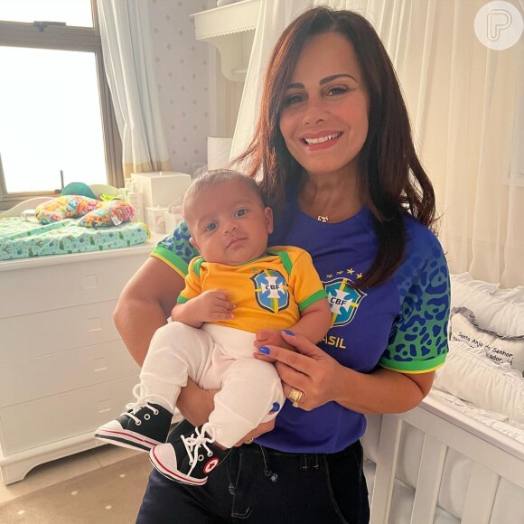 Na Copa do Mundo, filho de Viviane Araujo encantou com uma camisa da Seleção Brasileira