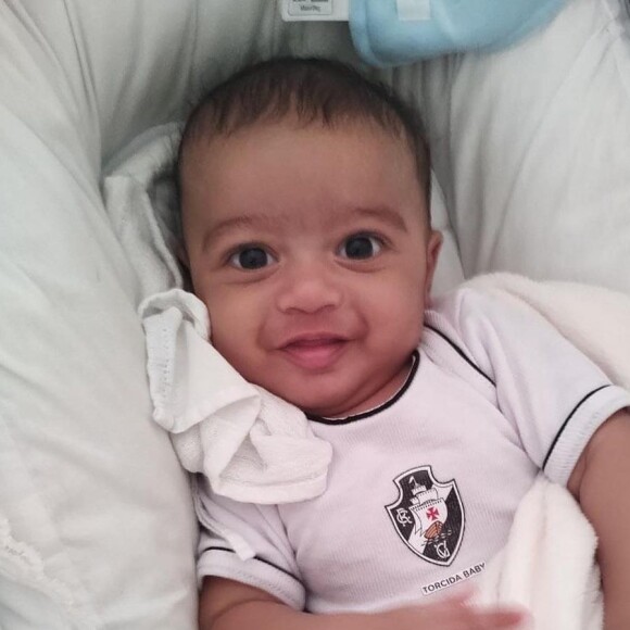 Filho de Viviane Araujo ganhou muitos elogios na web com camisa do Vasco da Gama: 'Vascaíno mais lindo'