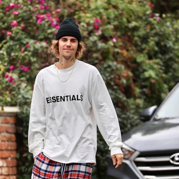 A loja on-line da segunda maior varejista de moda do mundo ofereceu moletons e camisetas com fotos de Justin Bieber ou citações de suas letras