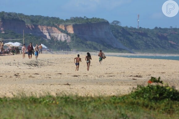 Irritada, Naomi Campbell correu atrás do fotógrafo em Trancoso, na Bahia