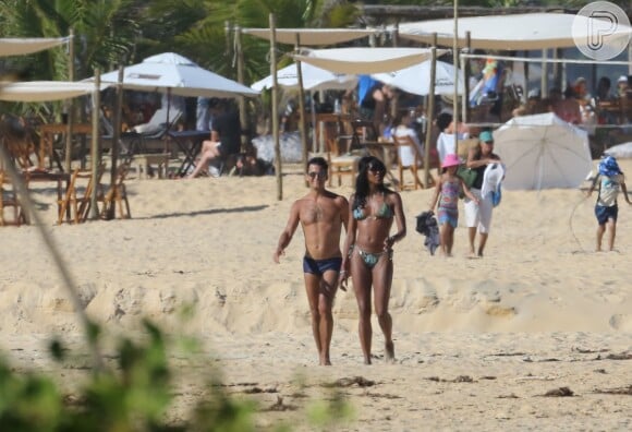 Naomi Campbell está curtindo dias de descanso em Trancoso, na Bahia