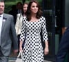 'Kate Middleton está magoada e se sente traída por Harry ter feito isso com ela também', diz fonte da revista US Weekly