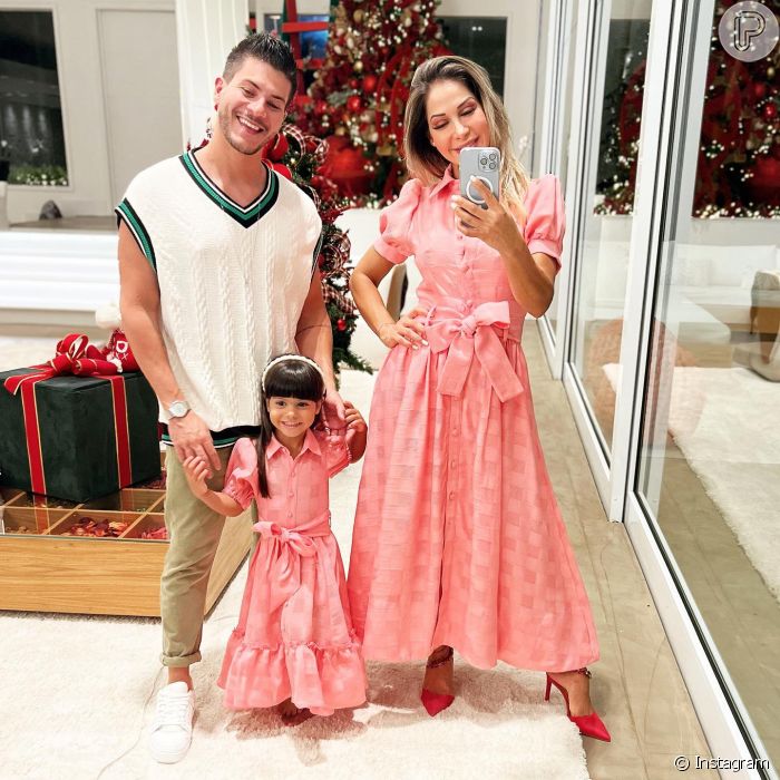 Arthur Aguiar passou o Natal com Maíra Cardi e a filha do casal, Sofia,  reforçando rumores de uma reaproximação do casal - Purepeople