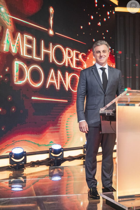 Luciano Huck achou graça da colocação de Paulo Vieira no 'Melhores do Ano', do 'Domingão com Huck'