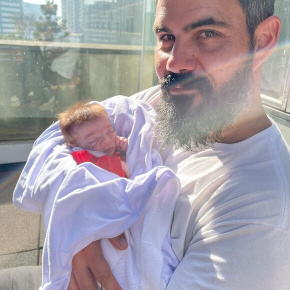 Juliano Cazarré acompanhou de perto o quadro clínico da filha Maria Guilhermina, atualmente com 6 meses