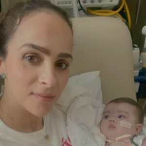 Segundo Leticia Cazarré, Maria Guilhermina já interage e sorri: bebê tem doença congênita no coração e está internada na UTI