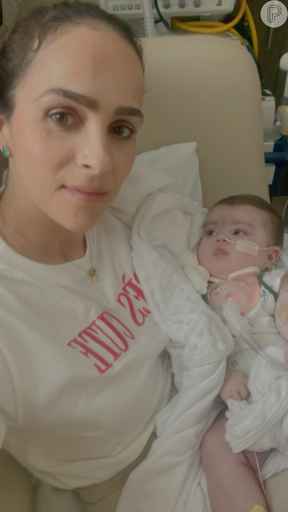Segundo Leticia Cazarré, Maria Guilhermina já interage e sorri: bebê tem doença congênita no coração e está internada na UTI