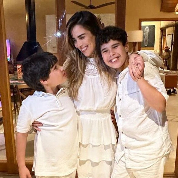Wanessa Camargo posou em momento de carinho com os filhos, José Marcus, de 10 anos, e João Francisco, de 8