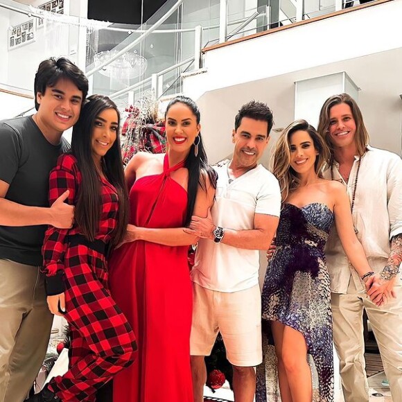 Wanessa Camargo e Dado Dolabella passaram o Natal juntos com Zezé Di Camargo, Graciele Lacerda e Igor Camargo, irmão da cantora, com sua noiva