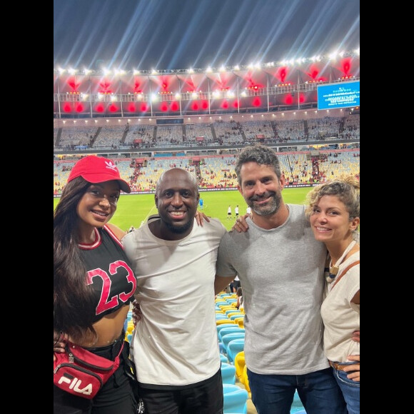 Bárbara Borges e Iran Malfitano também se encontraram durante a partida beneficente organizada por Zico no Maracanã