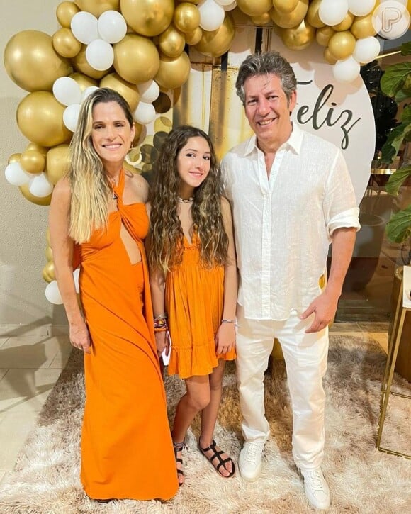 O look laranja de Ingrid Guimarães combinou com o da filha, Clara