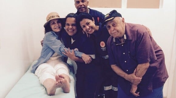Rosamaria Murtinho rompe ligamentos do tornozelo após tombo em Angra dos Reis