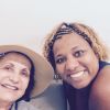 Rosamaria Murtinho faz selfie com funcionários do Hospital Geral de Japuíba