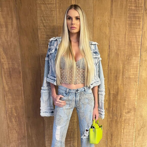 Monique Evans defendeu que Bárbara Evans não precisa do dinheiro do marido