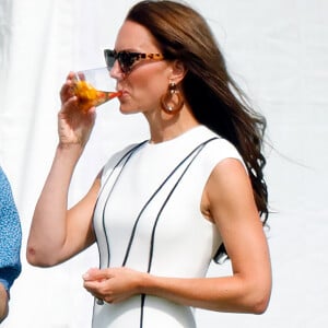 Kate Middleton é fã de variações de esmaltes nudes