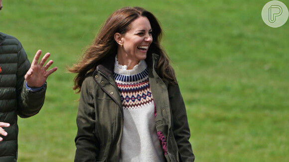 Kate Middleton é fã de dar volume aos fios: Princesa usa pente na raiz do cabelo