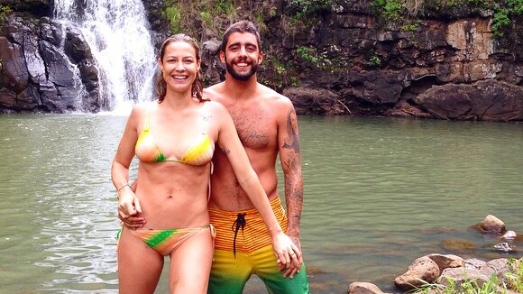Luana Piovani publica foto de biquíni ao lado do marido, Pedro Scooby: 'Energia'