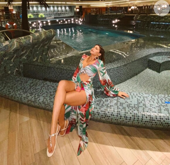 Influenciadora Thays Sintra dá dicas de look moda praia para ficar linda e fresquinha