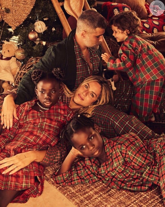 Giovanna Ewbank e Bruno Gagliasso combinaram looks com os filhos no Natal