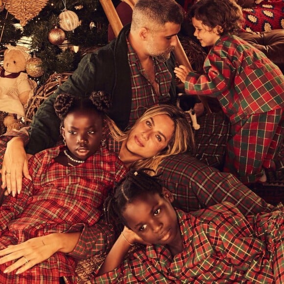 Giovanna Ewbank e Bruno Gagliasso combinaram looks com os filhos no Natal