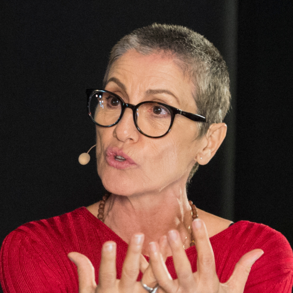 Cássia Kis está no ar em 'Travessia' atualmente