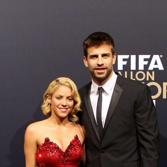 Shakira e Gerard Piqué se viram rapidamente quando o jogador foi buscar os filhos na casa da ex-mulher 