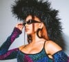A cantora Anitta usou macacão e óculos de sol grifados para cantar no BBB 23